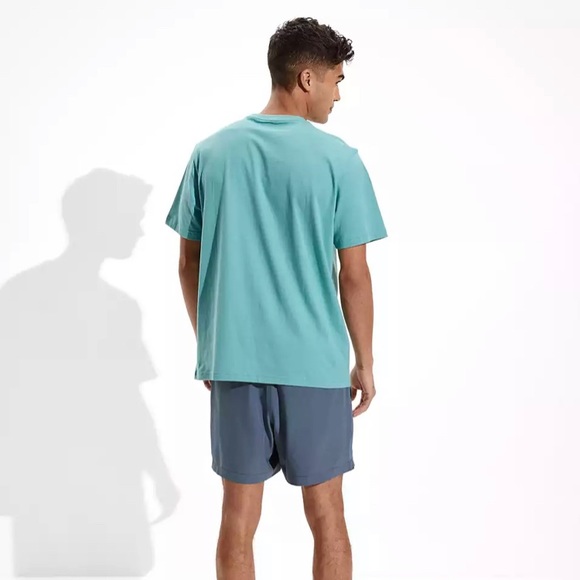 Looks New American Eagle T-shirts Turquoise color. Perfect for Men MD.Worn once - Picture 4 of 4